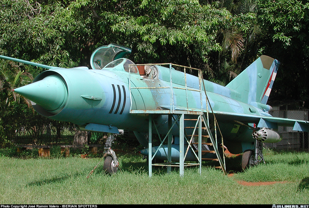 A MIG-21R fighter